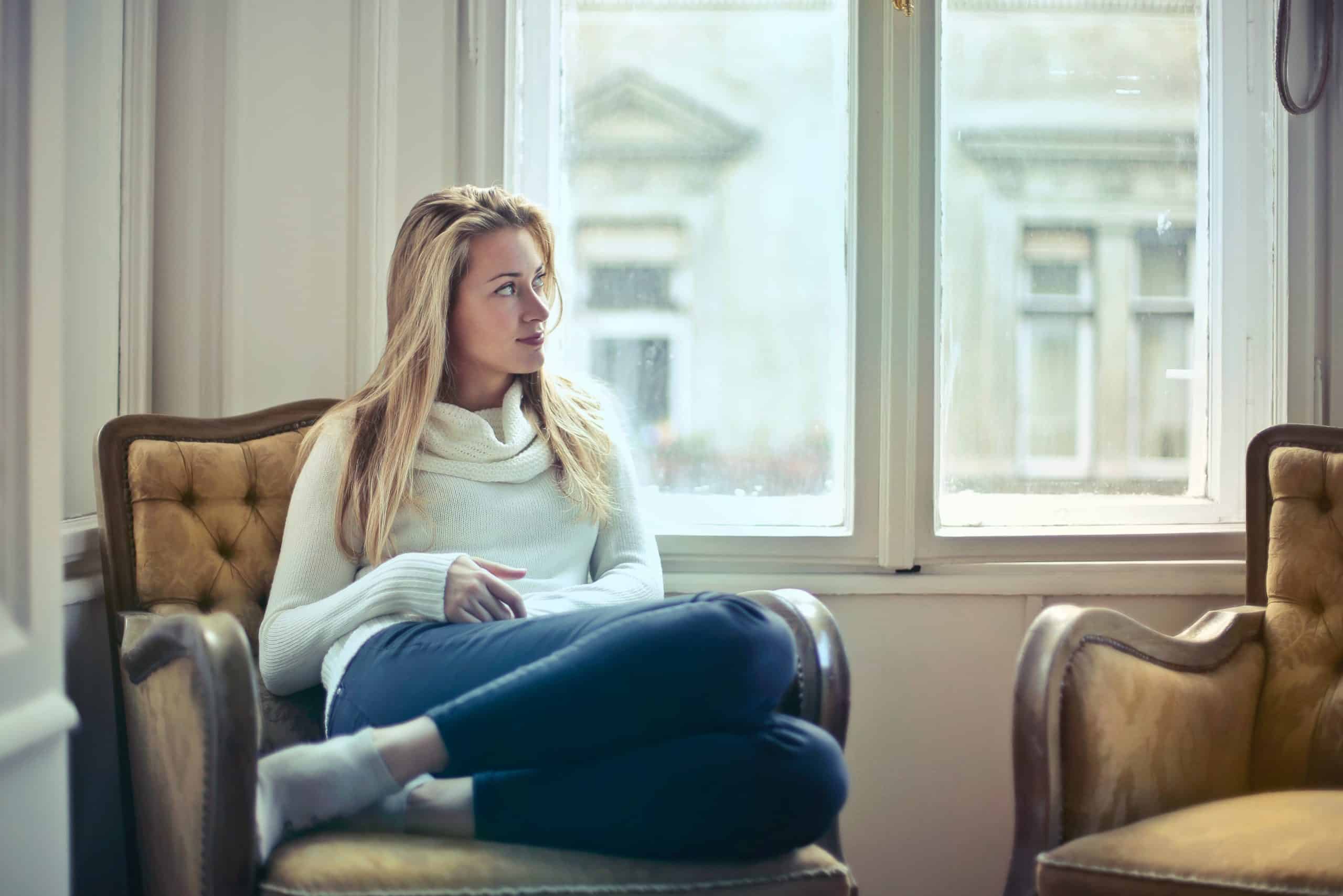 A lady stood in the kitchen making some cakes, her daughter is stood behind her smiling as her mother has started tinnitus counselling.